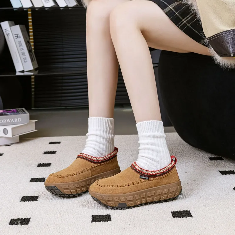 2024 Diseñador Autumn Autumn New Tire Breat Bread Pastel de esponja de estilo para mujeres