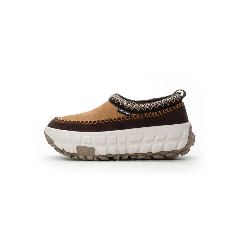 2024 Diseñador Autumn Autumn New Tire Breat Bread Pastel de esponja de estilo para mujeres