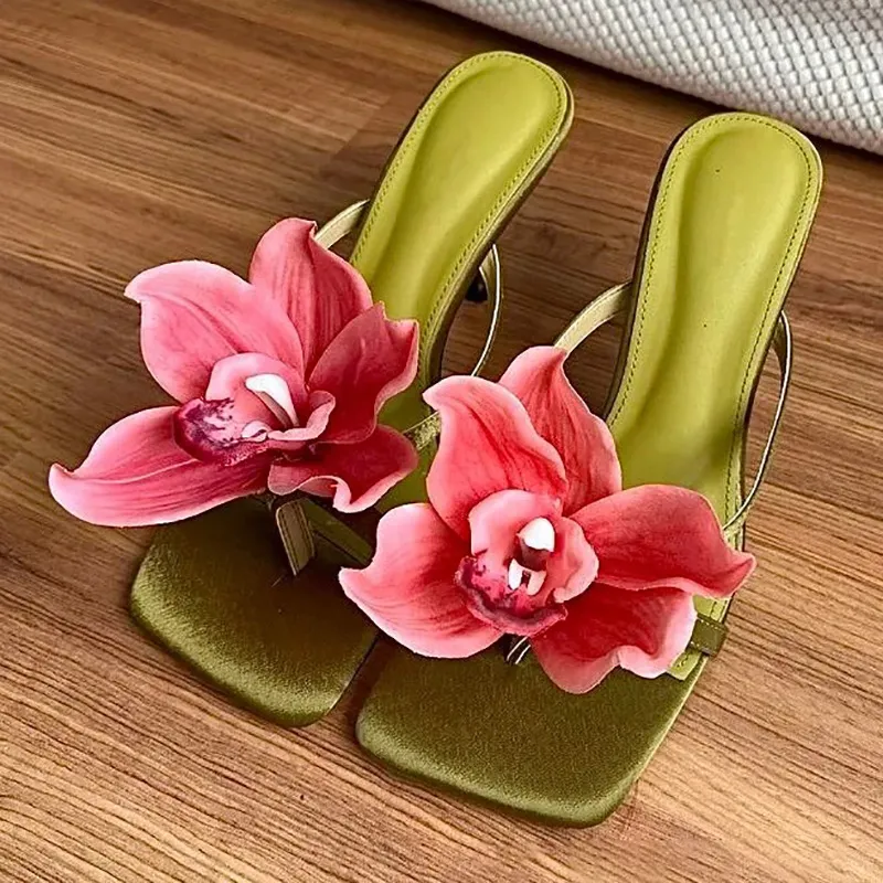 2024 Summer Nuevo estilo Talón fino Pinch Pell Plip Sala Flower Small Flower Tisos altos para mujeres
