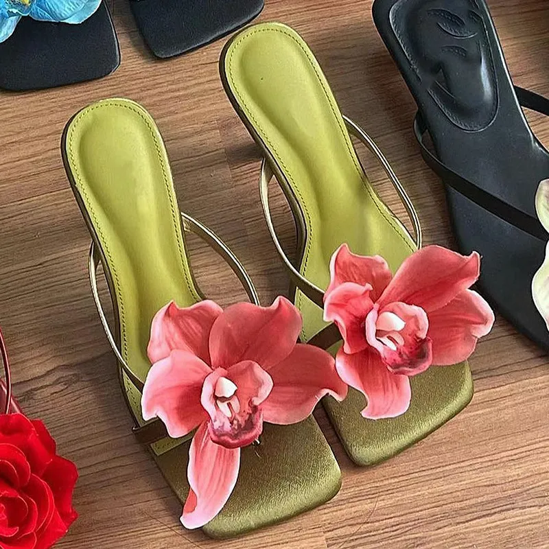 2024 Summer Nuevo estilo Talón fino Pinch Pell Plip Sala Flower Small Flower Tisos altos para mujeres
