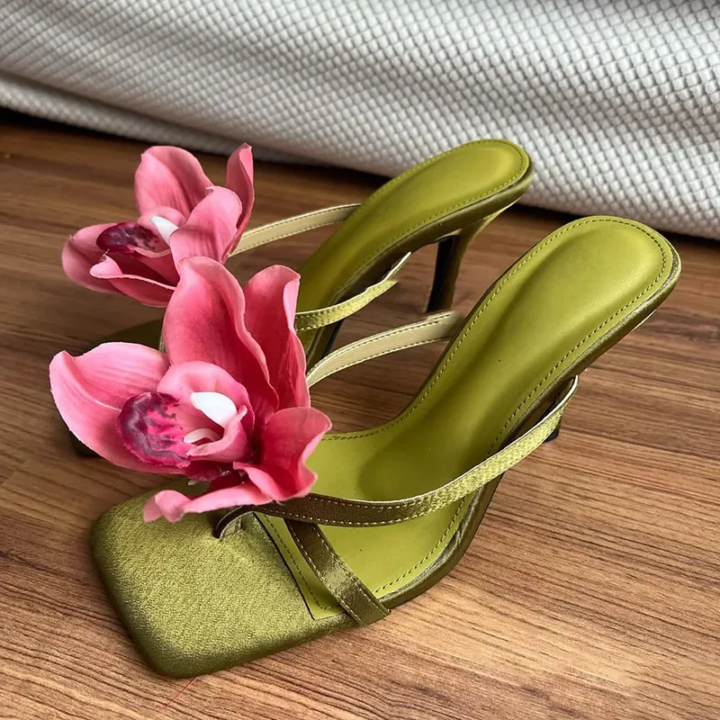 2024 Summer Nuevo estilo Talón fino Pinch Pell Plip Sala Flower Small Flower Tisos altos para mujeres