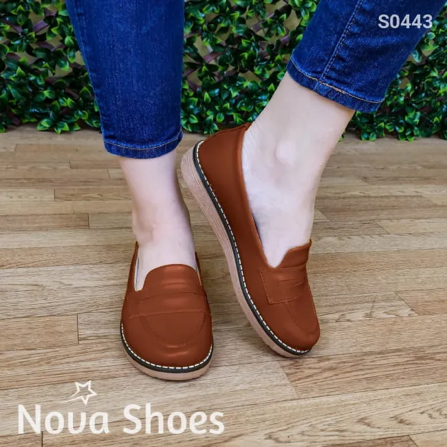 Bello mocasin de un solo color con plantilla suave, estilo bajito