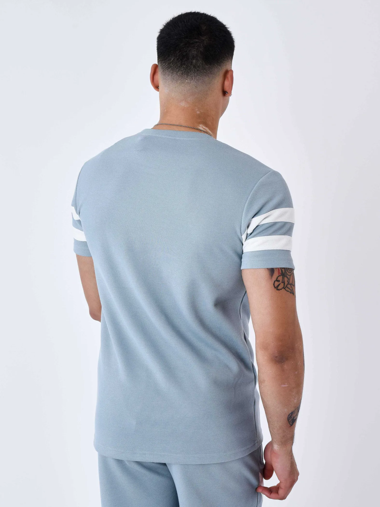 Camiseta con banda cosida