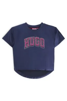 Camiseta para niños en tejido brillante con logo de estilo universitario