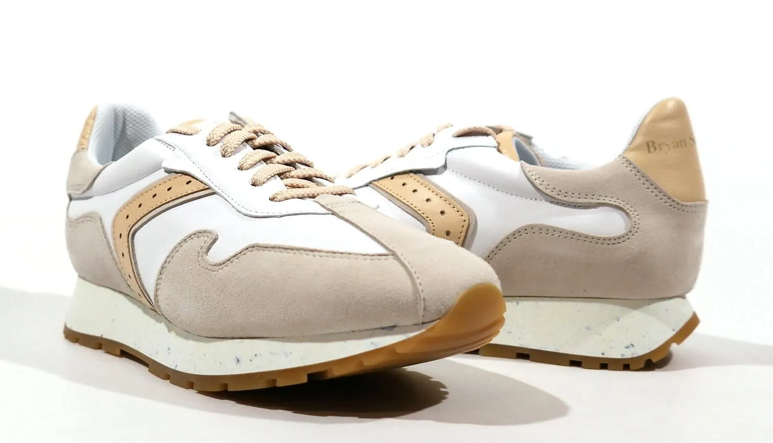 Deportivos combinados estilo retro para mujer