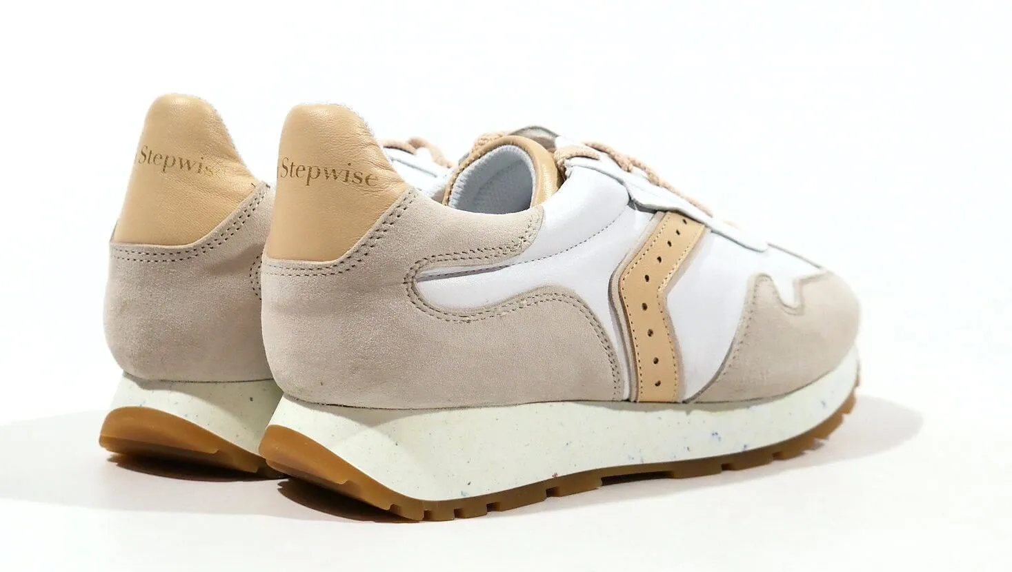 Deportivos combinados estilo retro para mujer