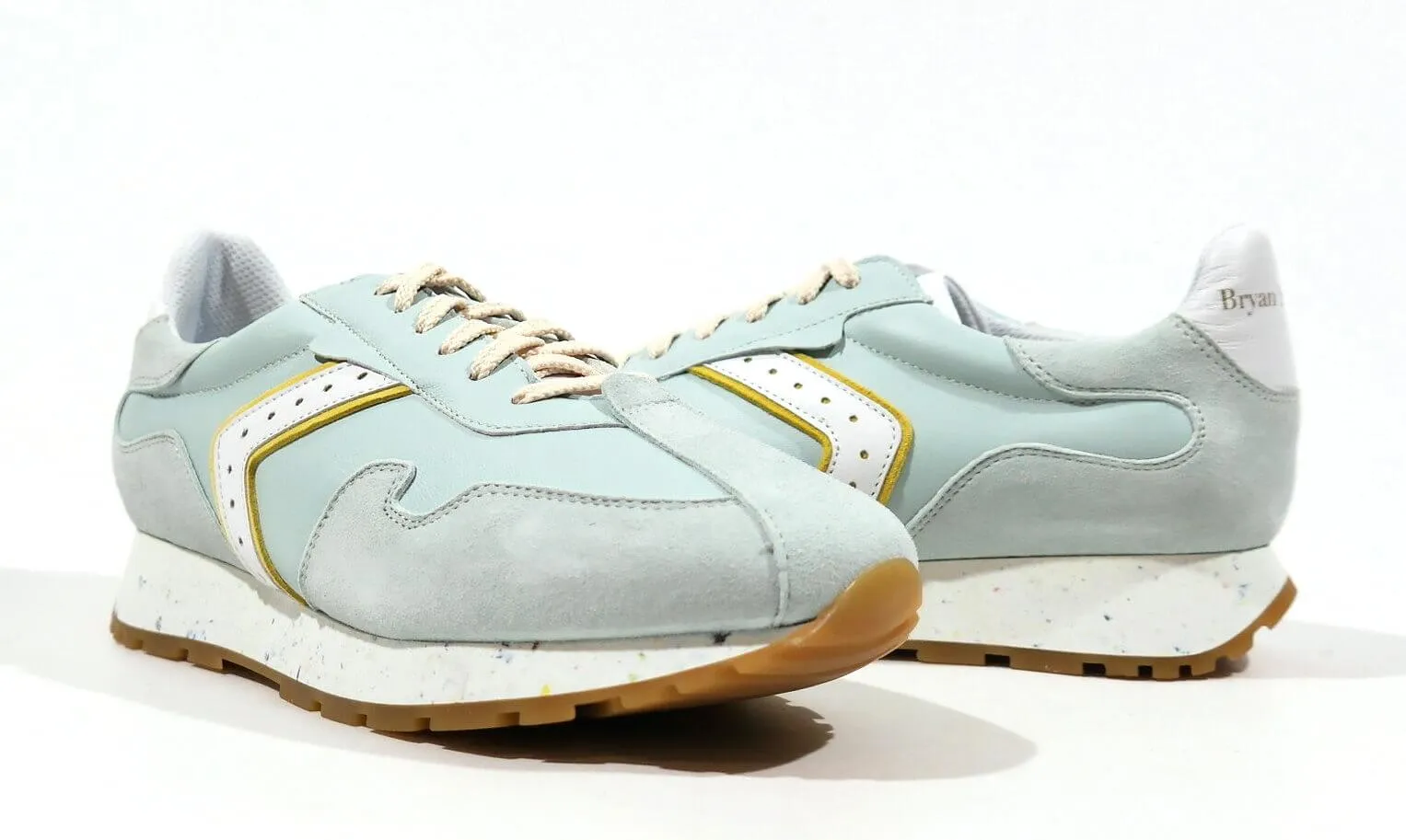Deportivos combinados estilo retro para mujer