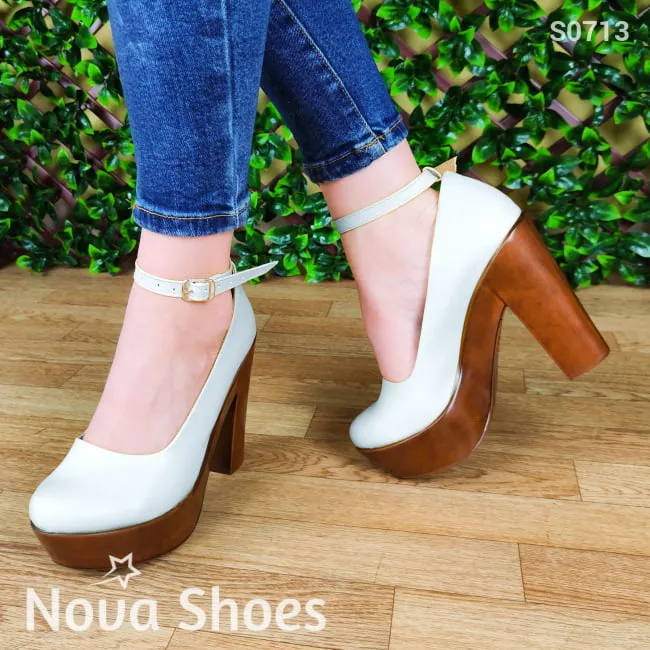 Estilo clásico totalmente cerrado. Disponible en varios colores. Facil de combinar