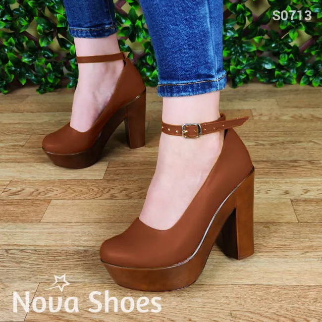 Estilo clásico totalmente cerrado. Disponible en varios colores. Facil de combinar