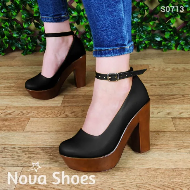 Estilo clásico totalmente cerrado. Disponible en varios colores. Facil de combinar