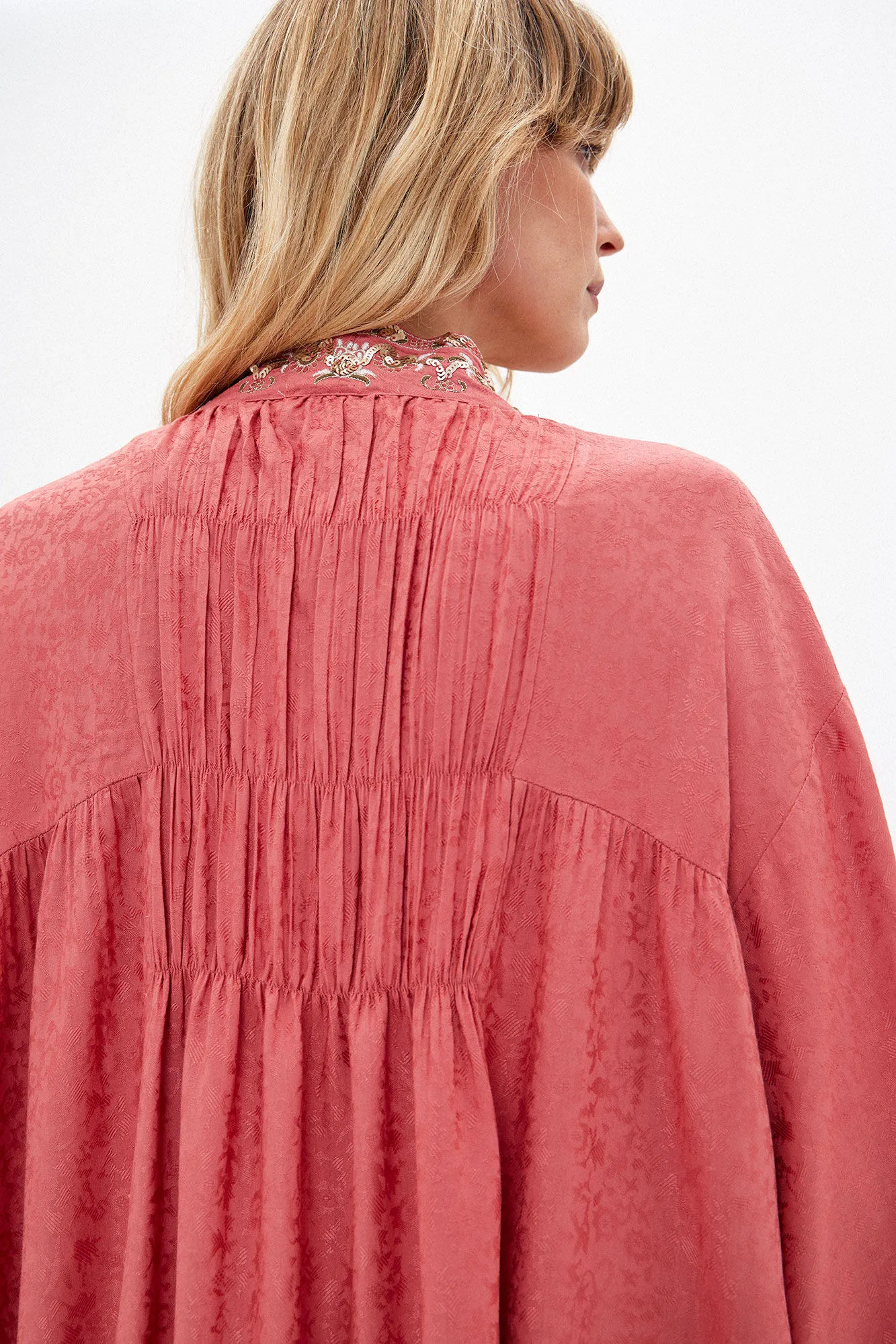 Hoss Intropia Cali. Kimono largo de jacquard