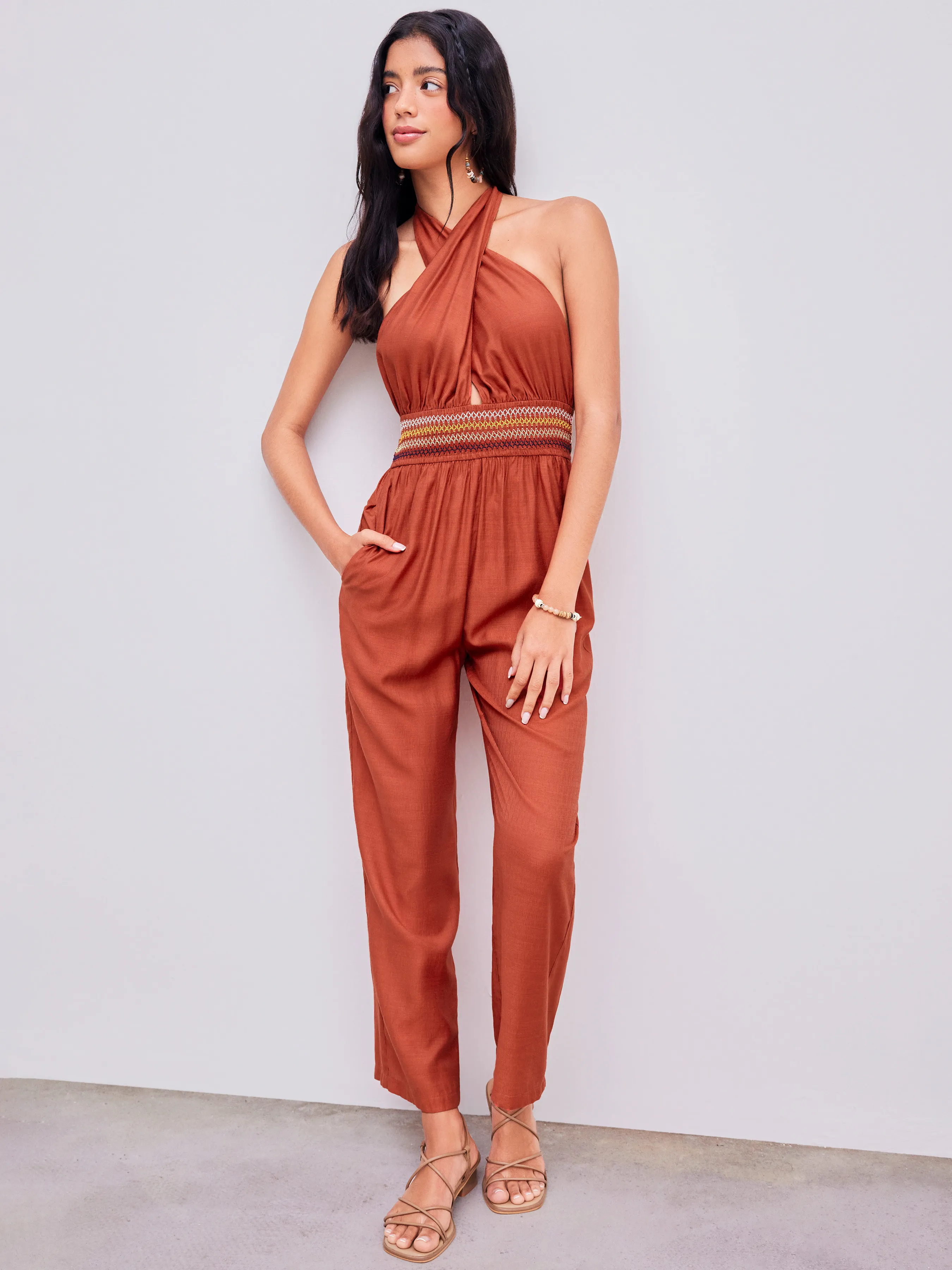 Mono Halter de Color con Costuras y Espalda Descubierta