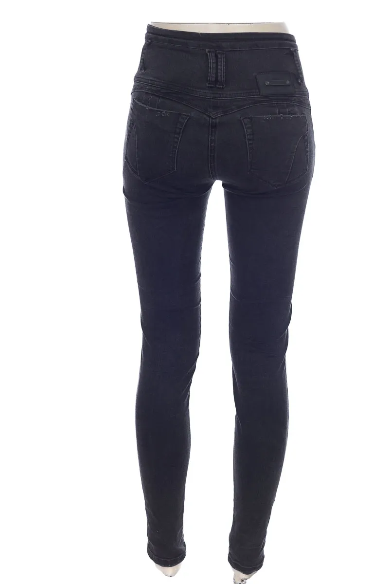 PANTALóN COLOR NEGRO  PECAO JEANS