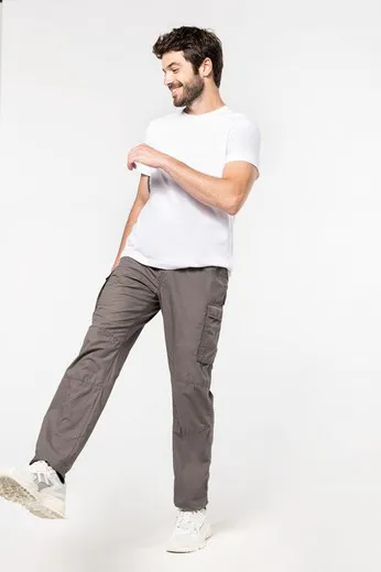 Pantalón ligero multibolsillos para hombre