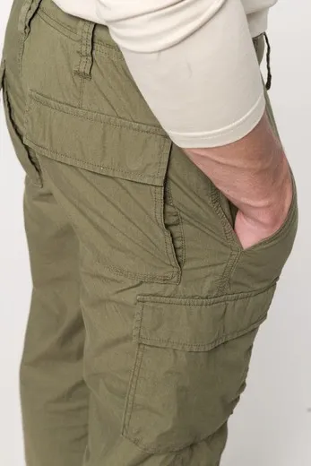 Pantalón ligero multibolsillos para hombre
