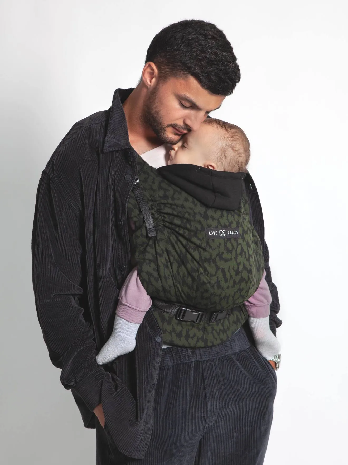 Portabebé fisiológico HoodieCarrier 2 LOVE RADIUS