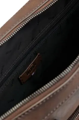 Portadocumentos de piel italiana con detalles de la marca