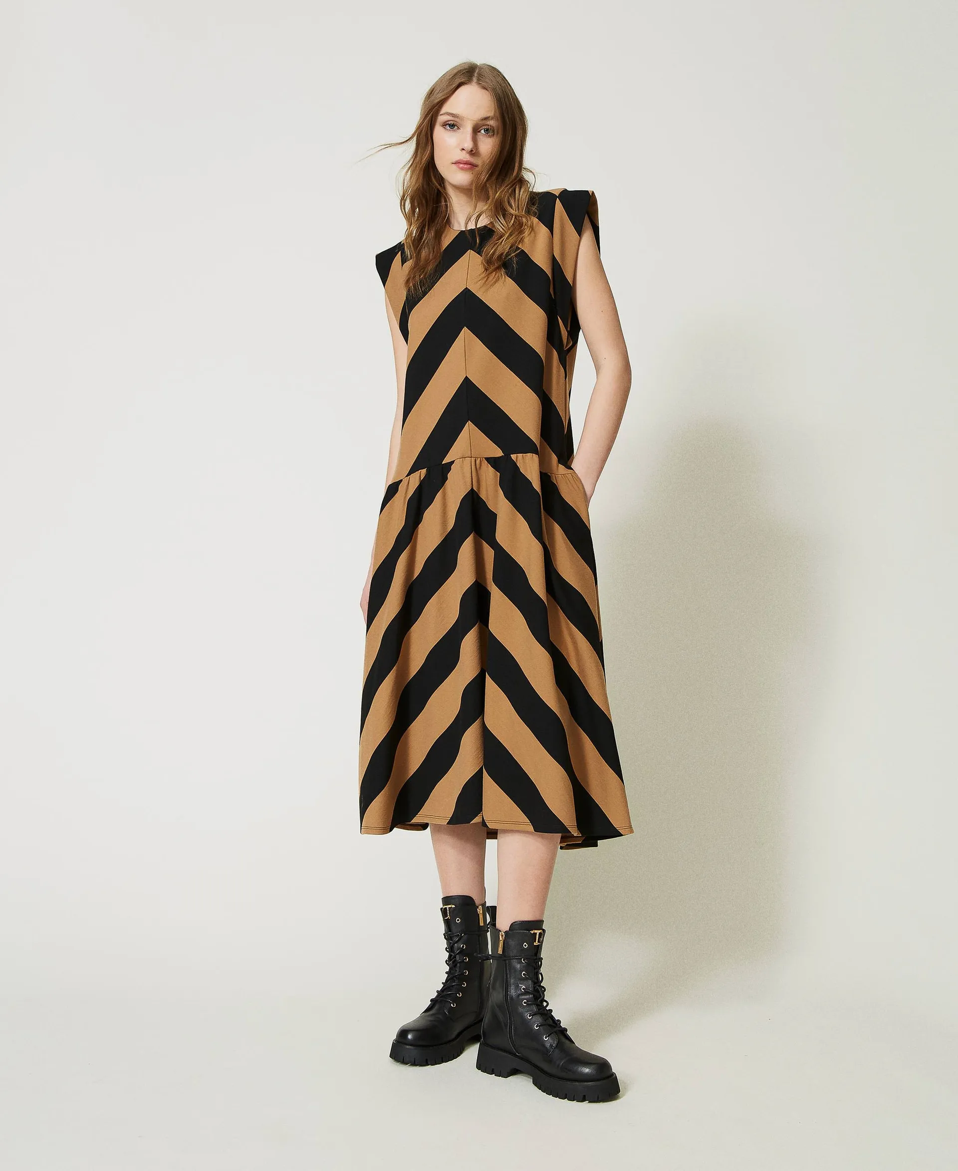 Robe midi avec rayures chevrons