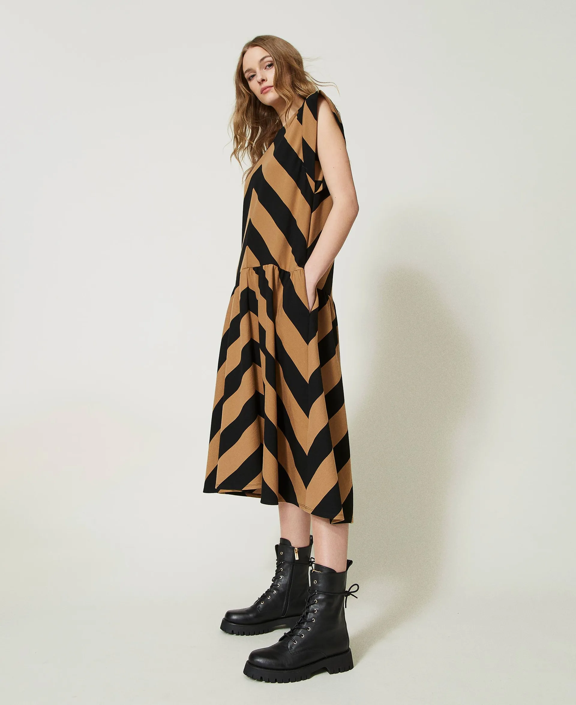 Robe midi avec rayures chevrons