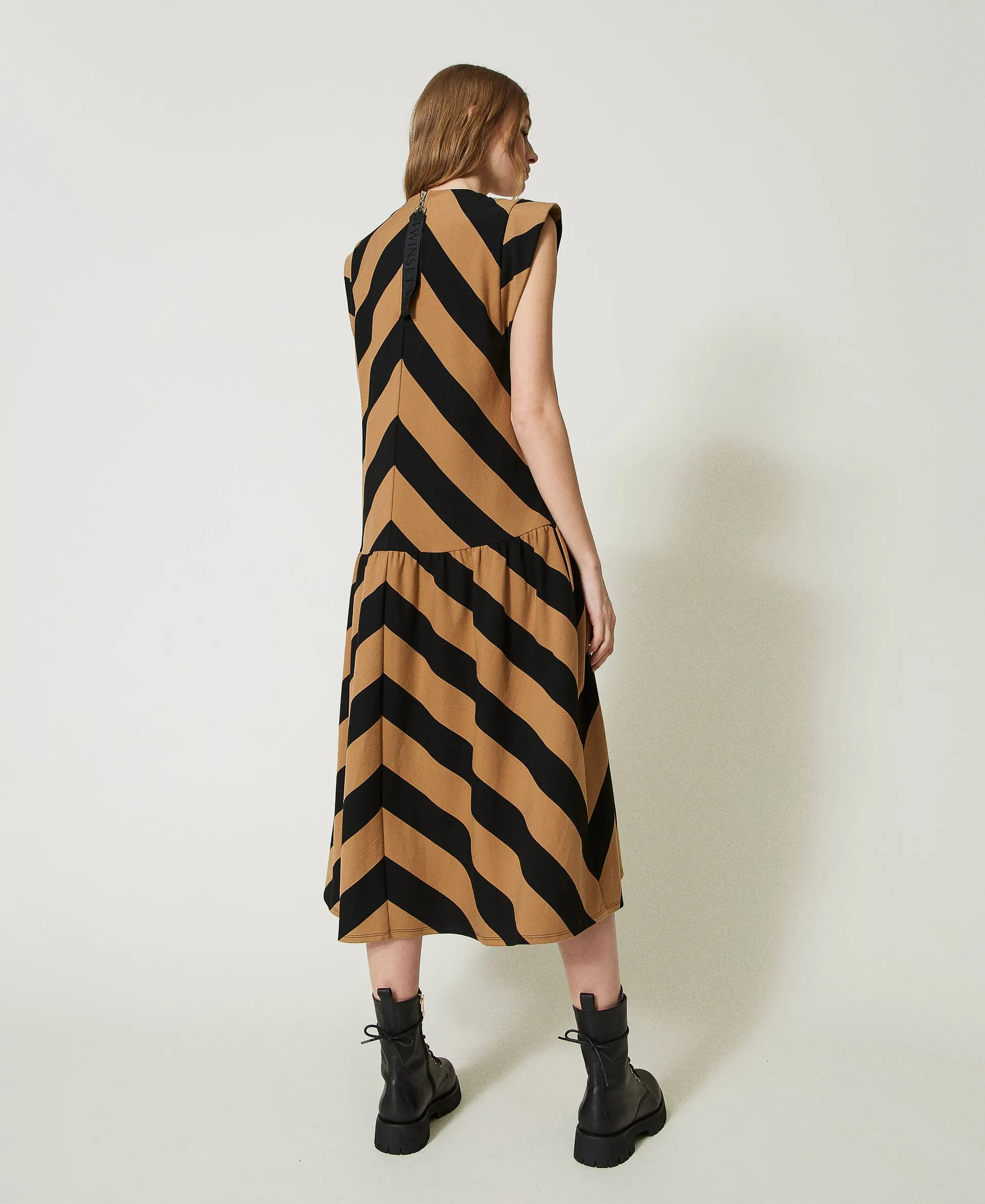 Robe midi avec rayures chevrons