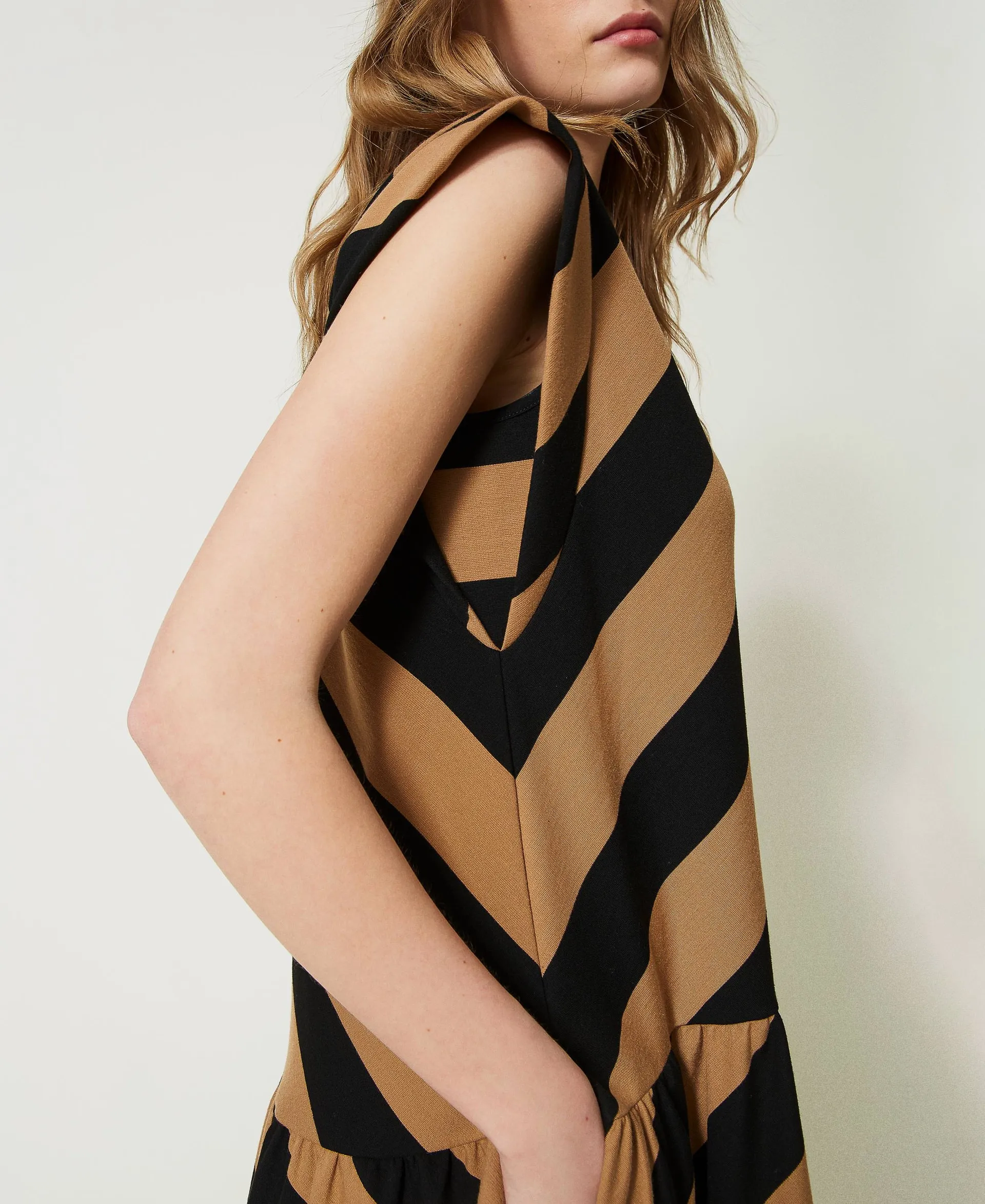 Robe midi avec rayures chevrons