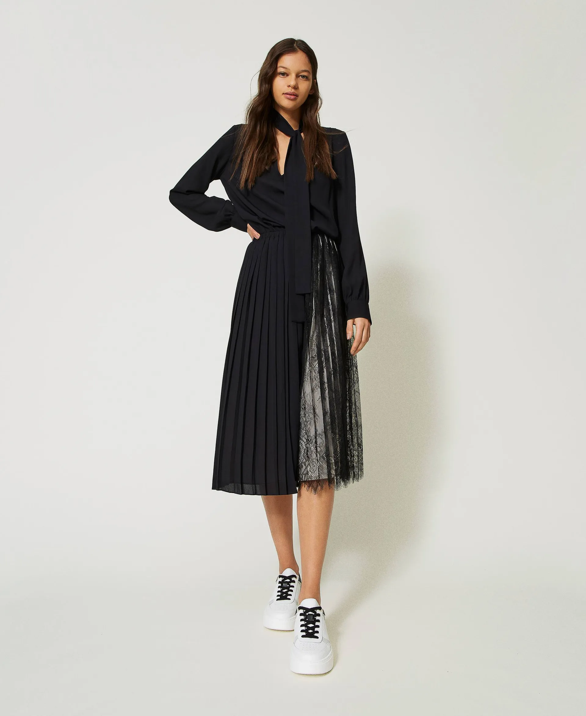 Robe midi en crêpe georgette et dentelle