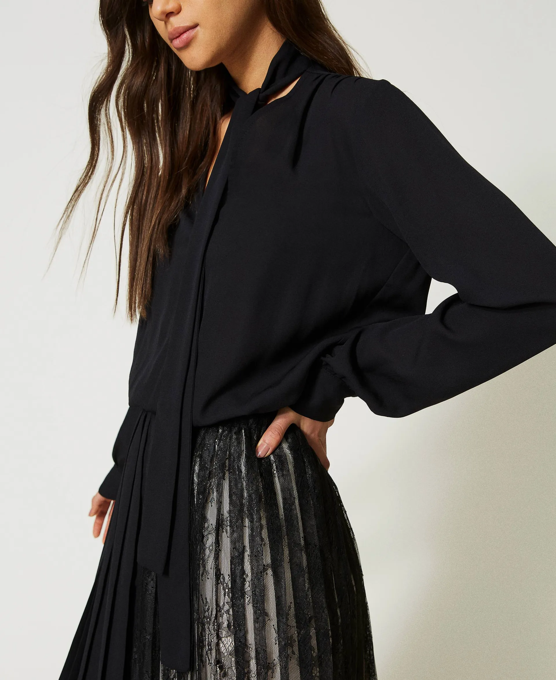 Robe midi en crêpe georgette et dentelle