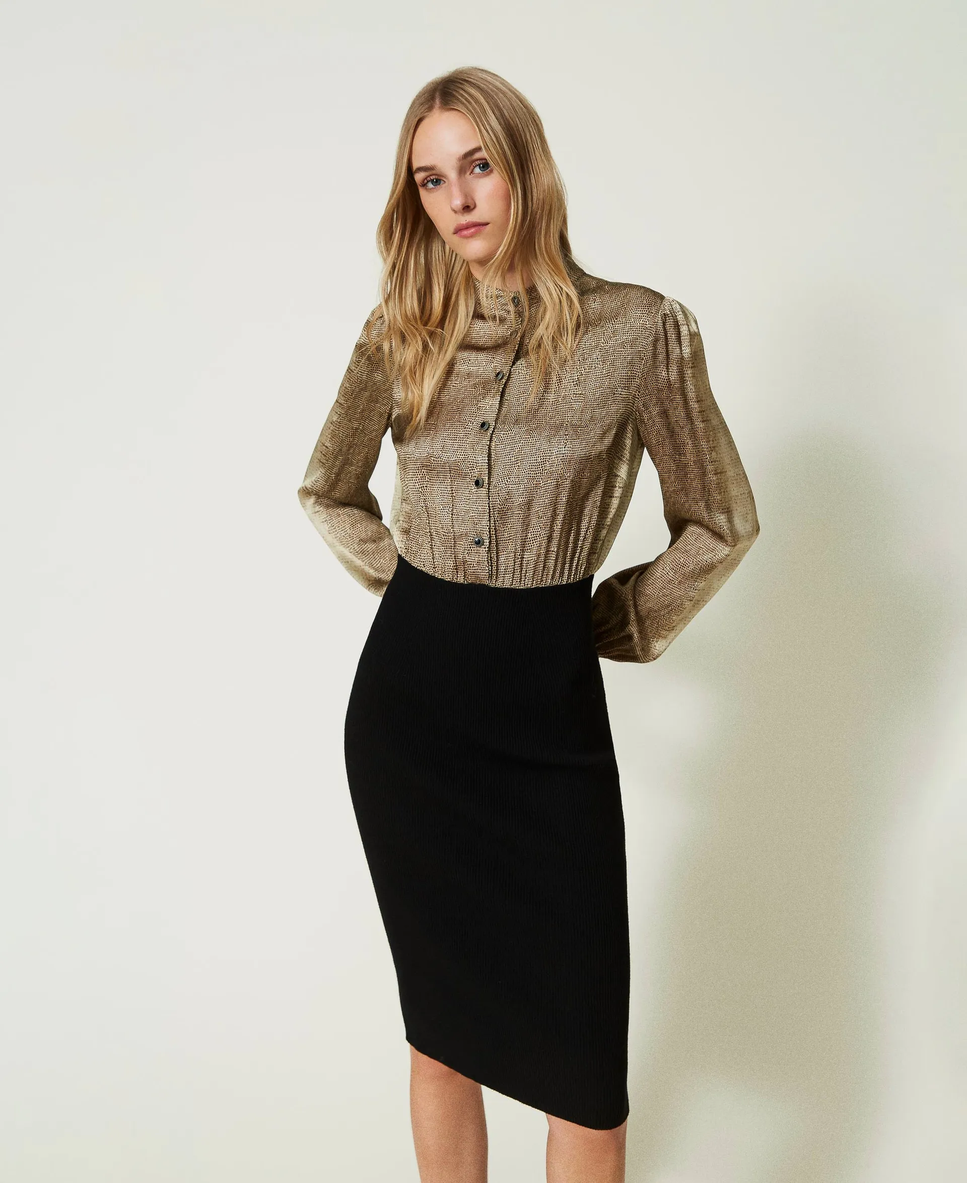 Robe midi en satin et maille