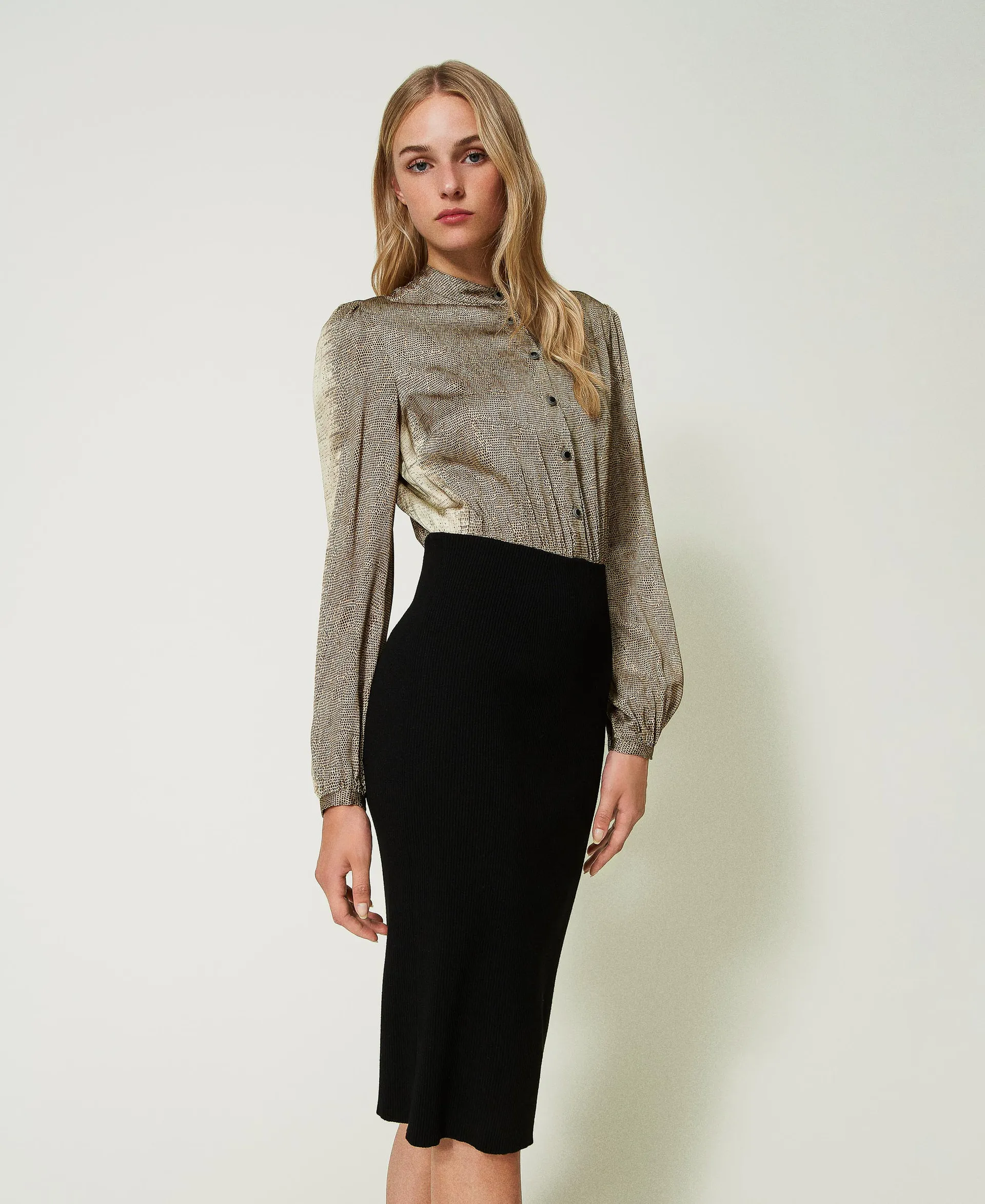 Robe midi en satin et maille