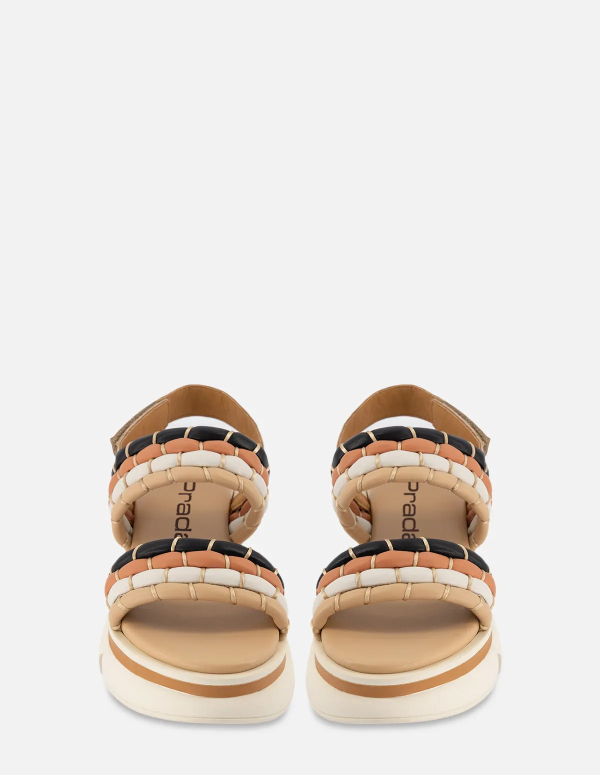 Sandalia de piel con tiras multicolor con detalle en color dorado para mujer