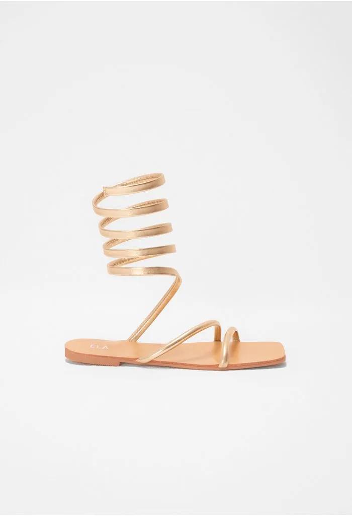 Sandalia plana estilo romana