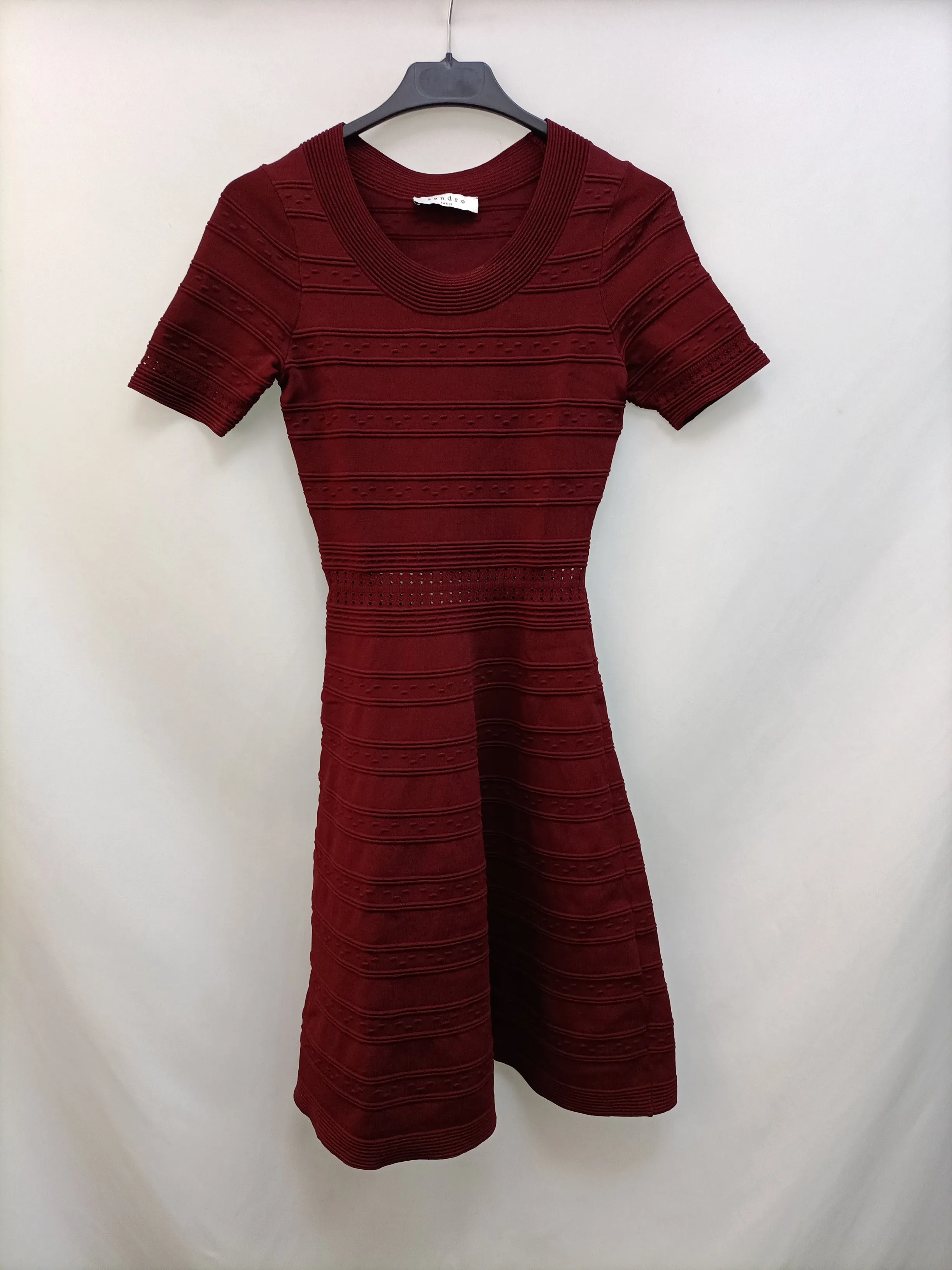 SANDRO.Vestido punto burdeos T.S