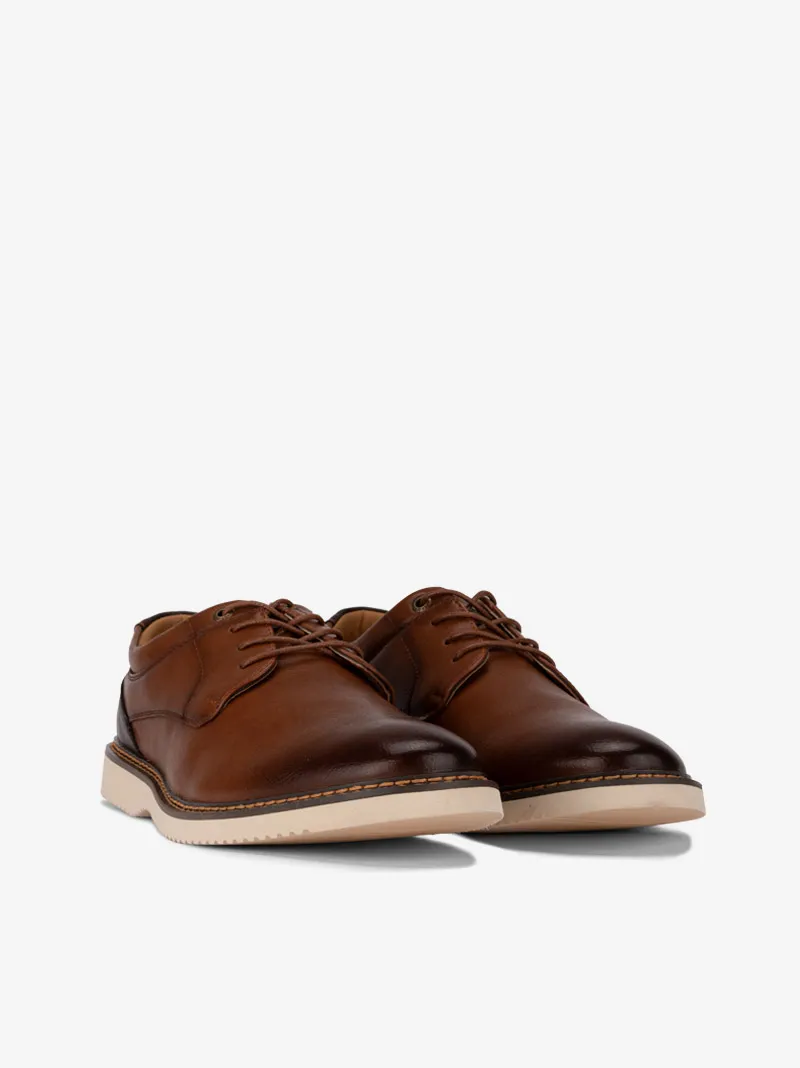 SAPATO ESTILO DERBY DE ATACADOR COM SOLA CONTRASTE