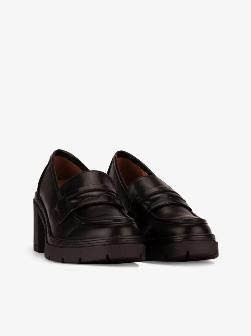 SAPATO LOAFER DE TACÃO ESTILO MOCASSIN COM SOLA DE RASTO