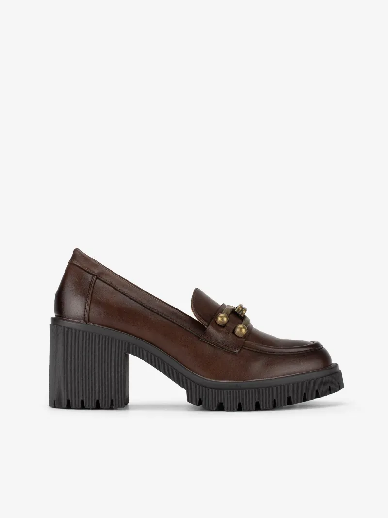 SAPATO LOAFER ESTILO MOCASSIN DE TACÃO COM APLICAÇÃO METÁLICA