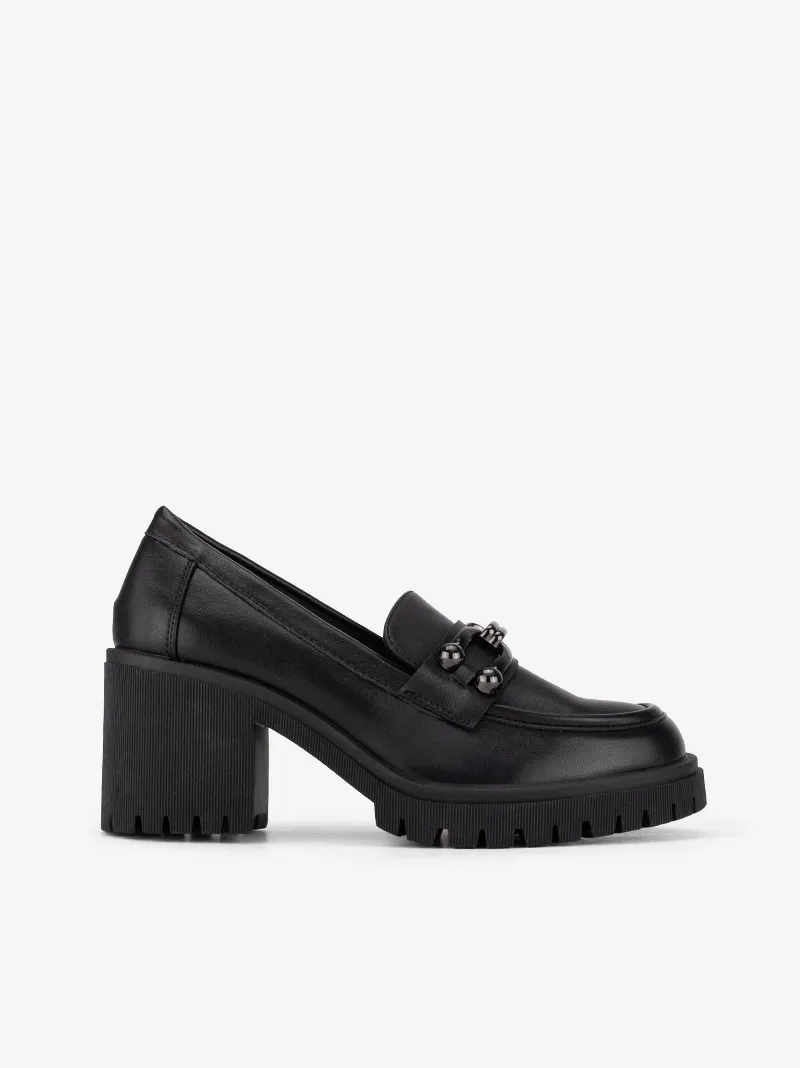 SAPATO LOAFER ESTILO MOCASSIN DE TACÃO COM APLICAÇÃO METÁLICA