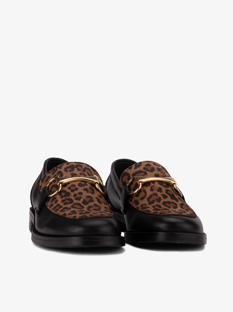 SAPATO LOAFER ESTILO MOCASSIN EM PELE COMBINADO COM ESTAMPADO LEOPARDO