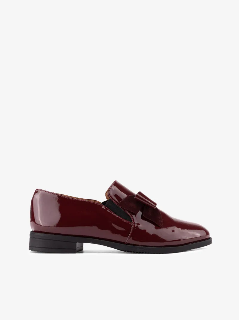 SAPATO LOAFER ESTILO MOCASSIN EM VERNIZ COM LAÇO