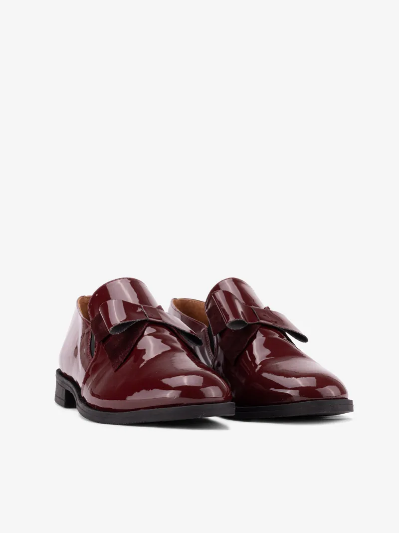 SAPATO LOAFER ESTILO MOCASSIN EM VERNIZ COM LAÇO
