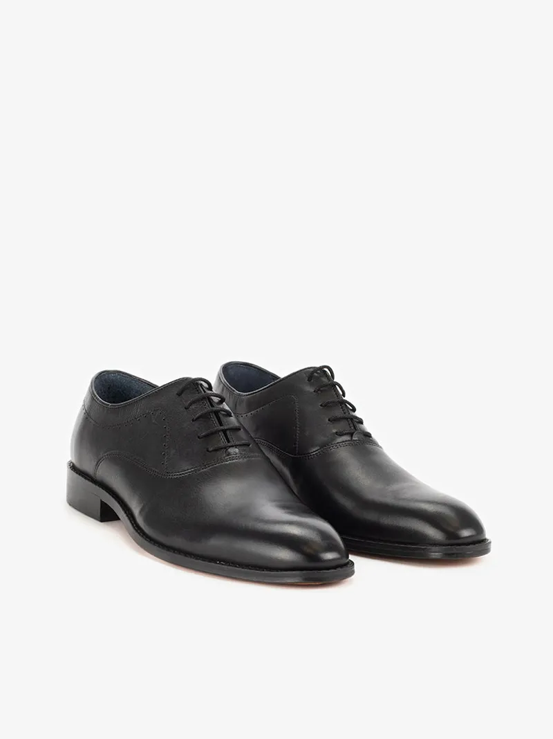 SAPATO OXFORD ESTILO CLÁSSICO EM PELE DE ATACADOR
