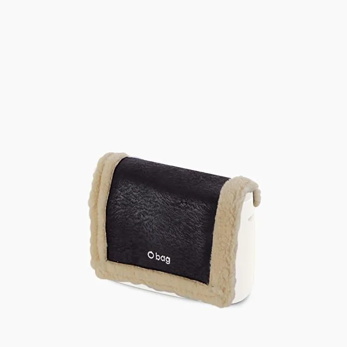Solapa negra efecto piel de oveja O pocket