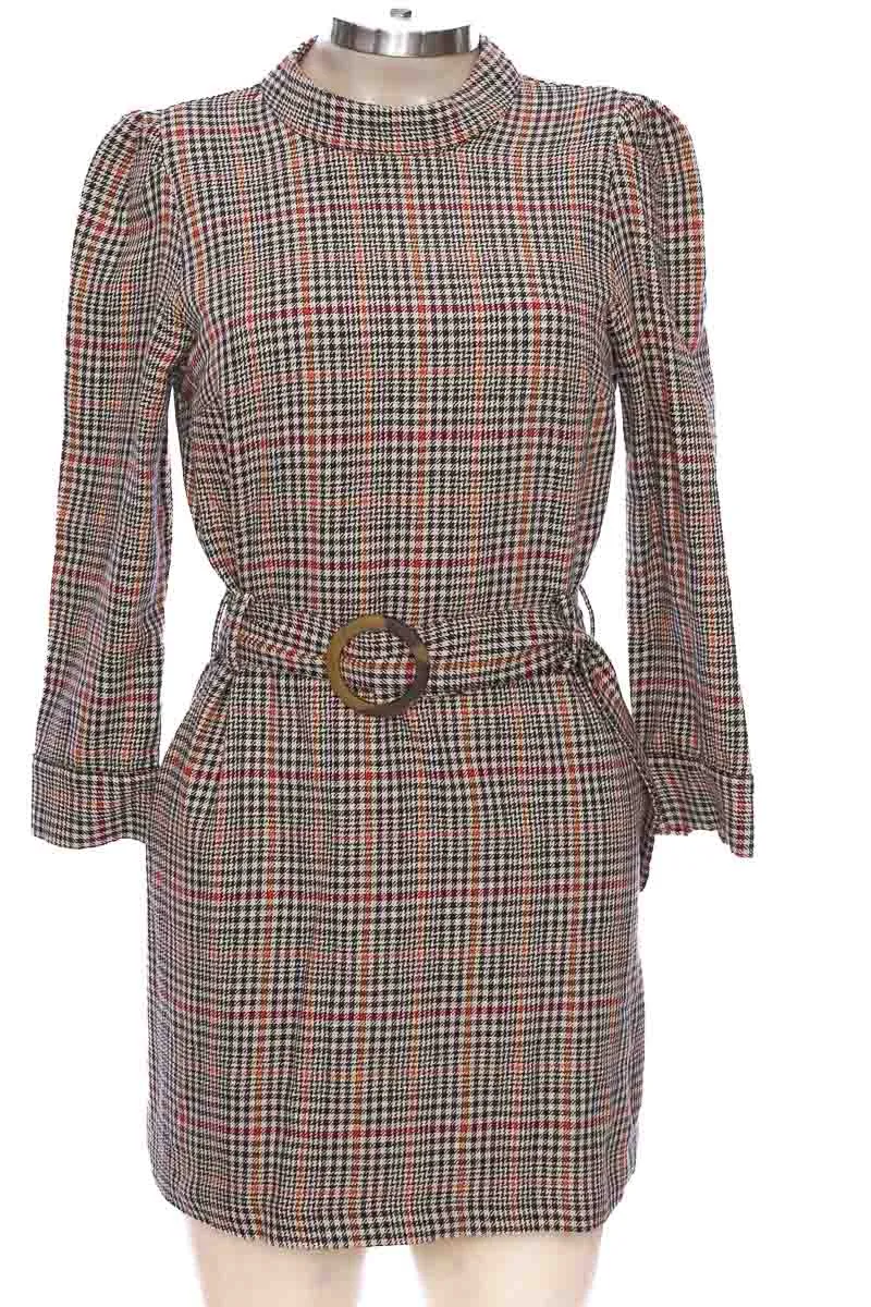 VESTIDO / ENTERIZO COLOR BEIGE  ZARA