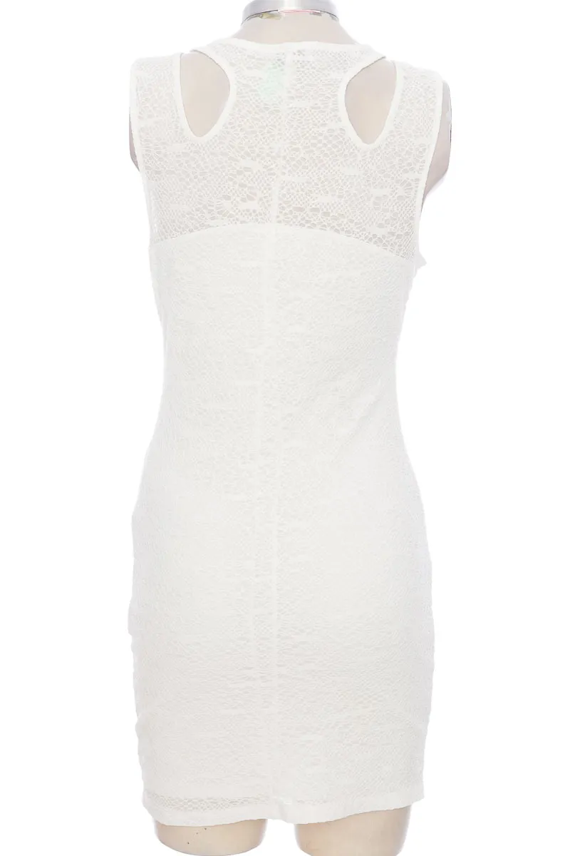 VESTIDO / ENTERIZO COLOR BLANCO  BERSHKA