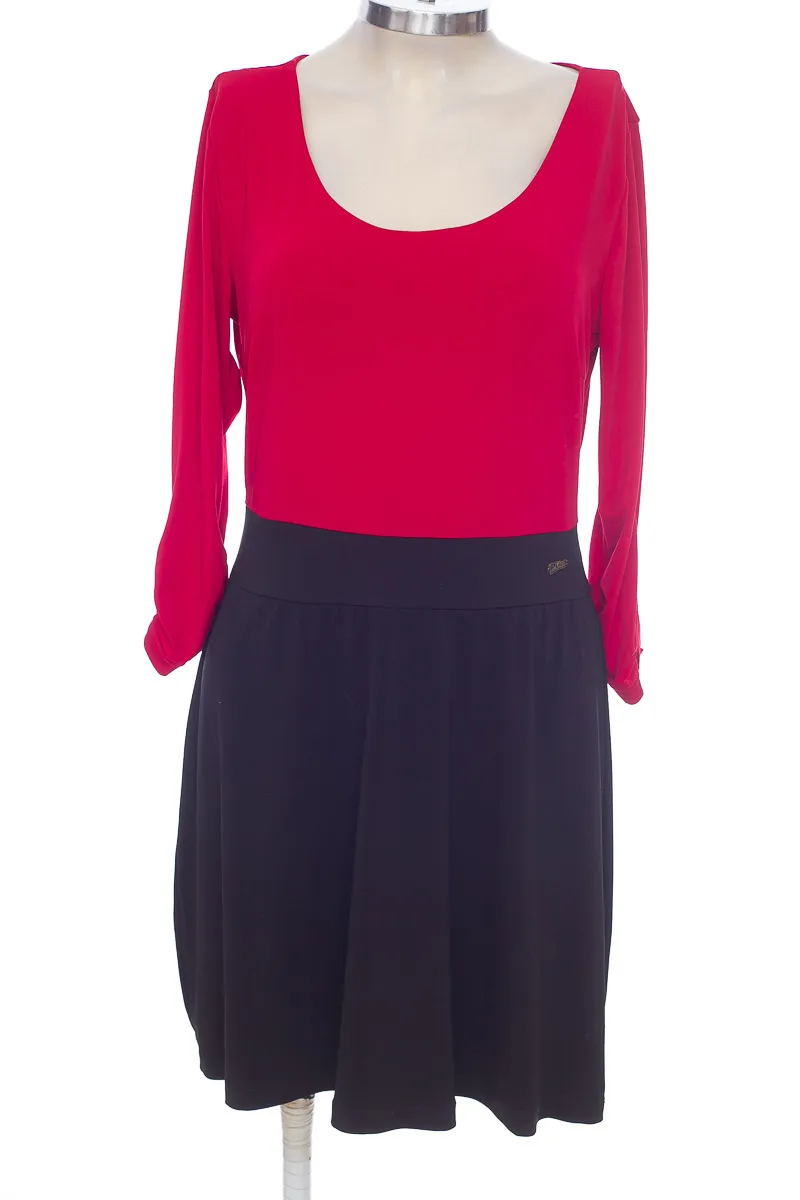 VESTIDO / ENTERIZO COLOR NEGRO  PLICA
