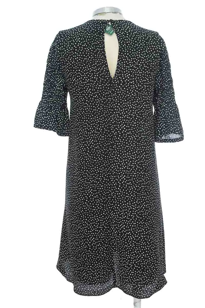 VESTIDO / ENTERIZO COLOR NEGRO  STRADIVARIUS