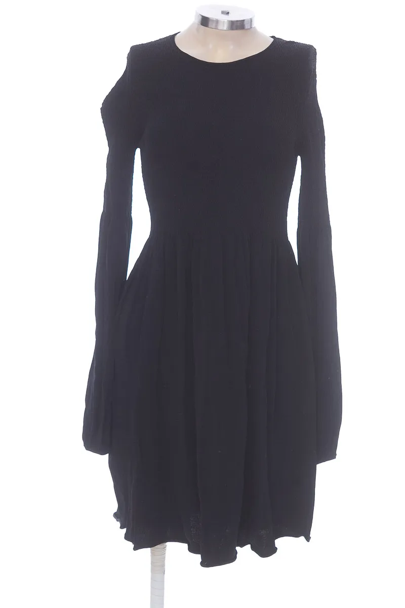 VESTIDO / ENTERIZO COLOR NEGRO  ZARA