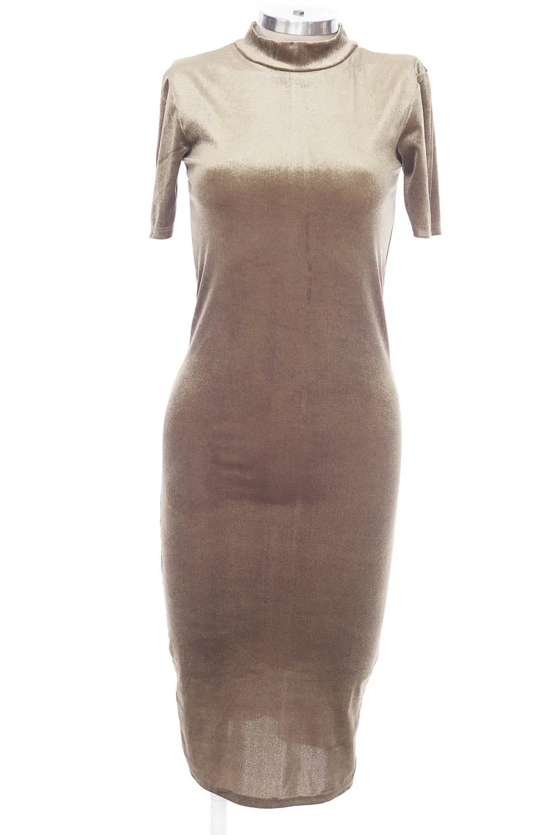VESTIDO / ENTERIZO COLOR VERDE  ZARA