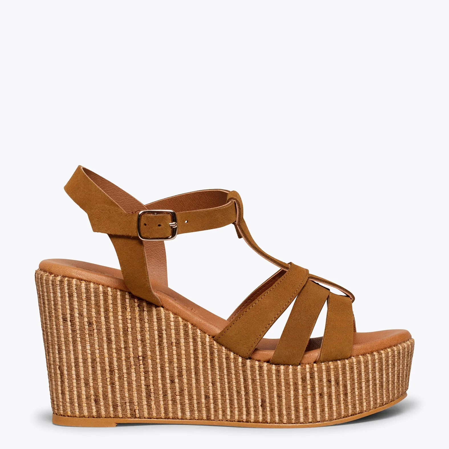 ÁMBAR  CUñAS CAMEL CON PLATAFORMA DE RAFIA