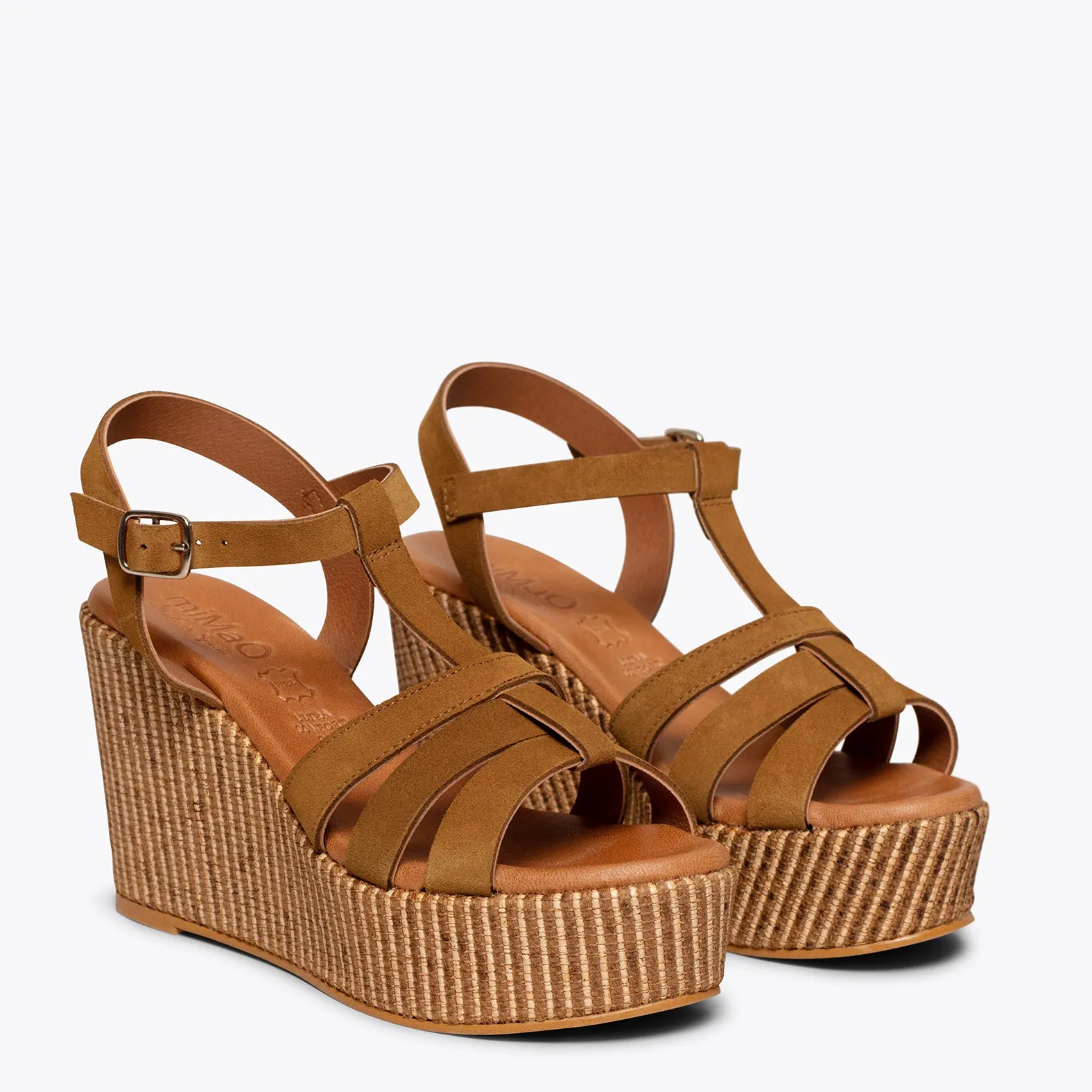 ÁMBAR  CUñAS CAMEL CON PLATAFORMA DE RAFIA