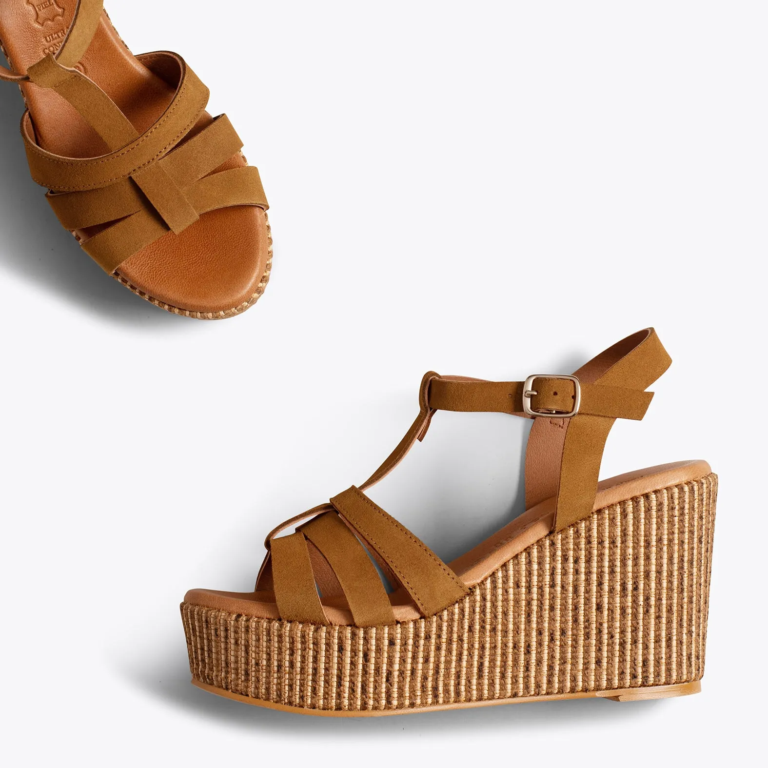 ÁMBAR  CUñAS CAMEL CON PLATAFORMA DE RAFIA